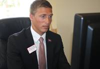 http://graduateconnections.com/olc/filelib/ULHS/email/Library/Aug13eUp/aspres_joshatdesk.jpg